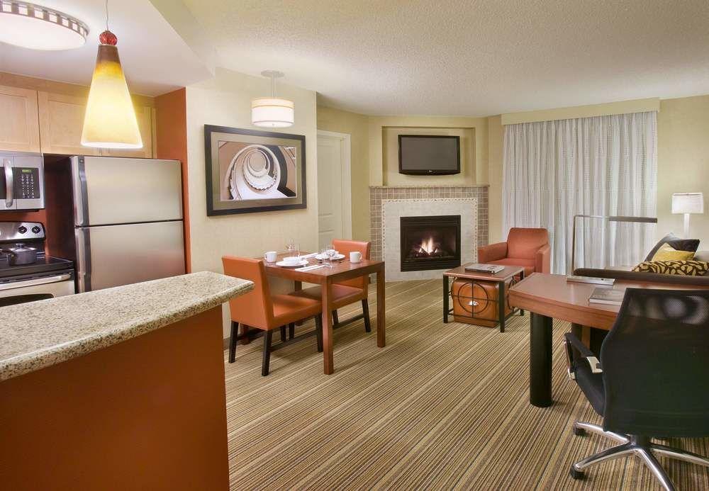 Residence Inn By Marriott Calgary Airport Екстериор снимка