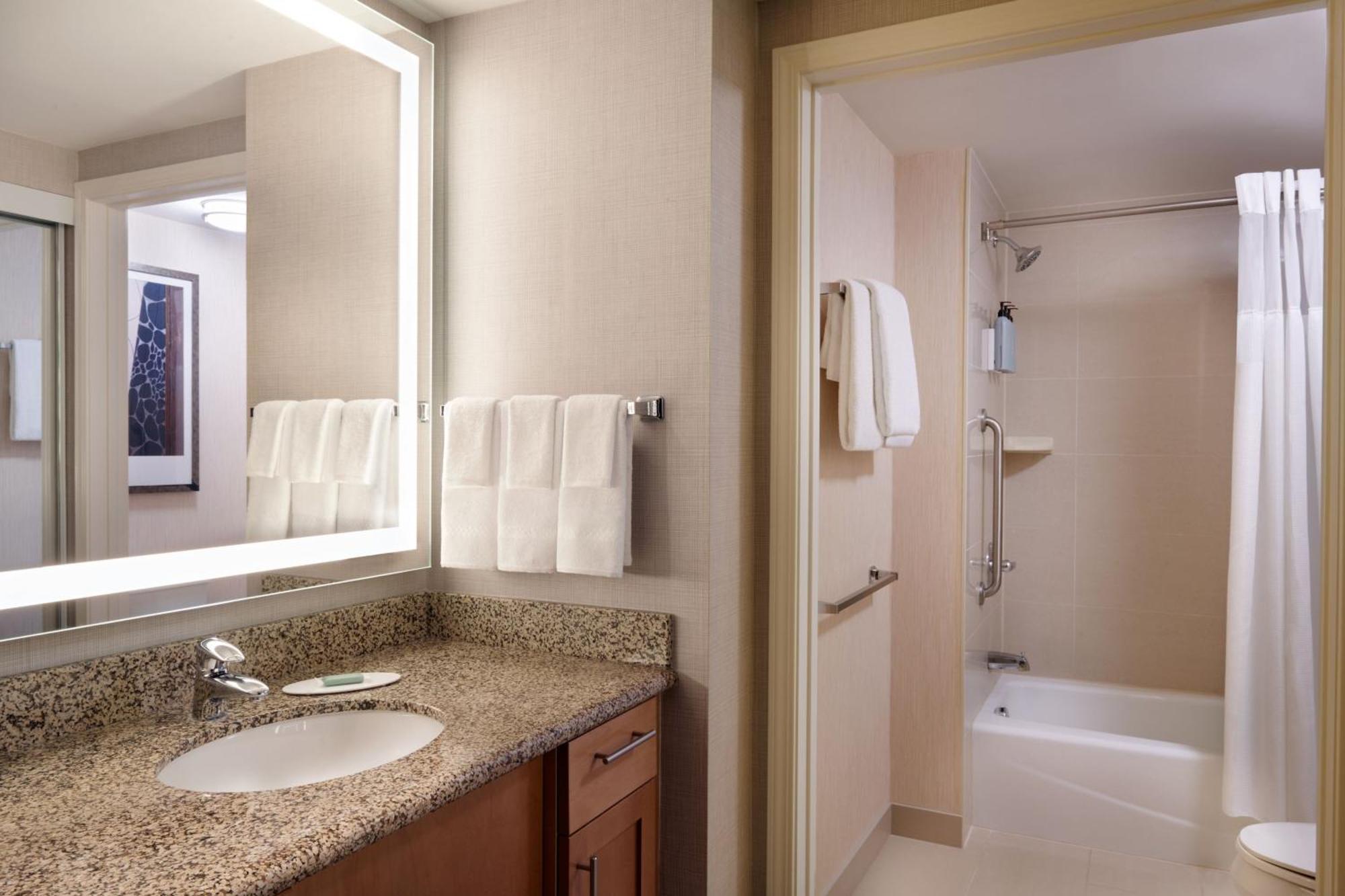Residence Inn By Marriott Calgary Airport Екстериор снимка